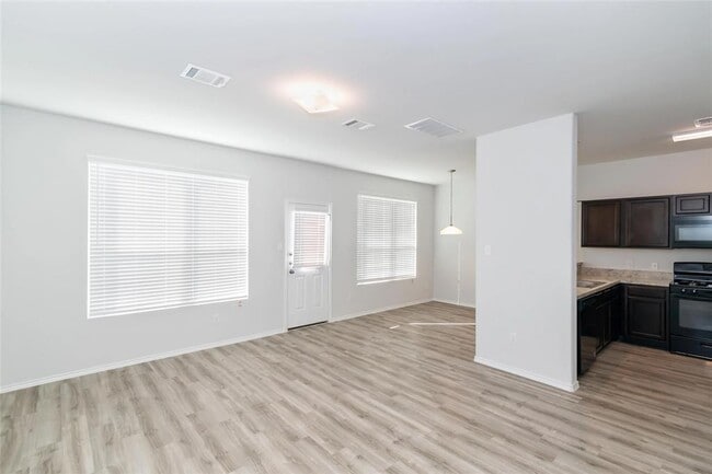 Building Photo - 9202 Yellow Rose Dr
