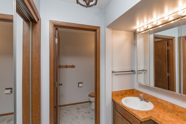 Building Photo - 3084 Parkwild Dr