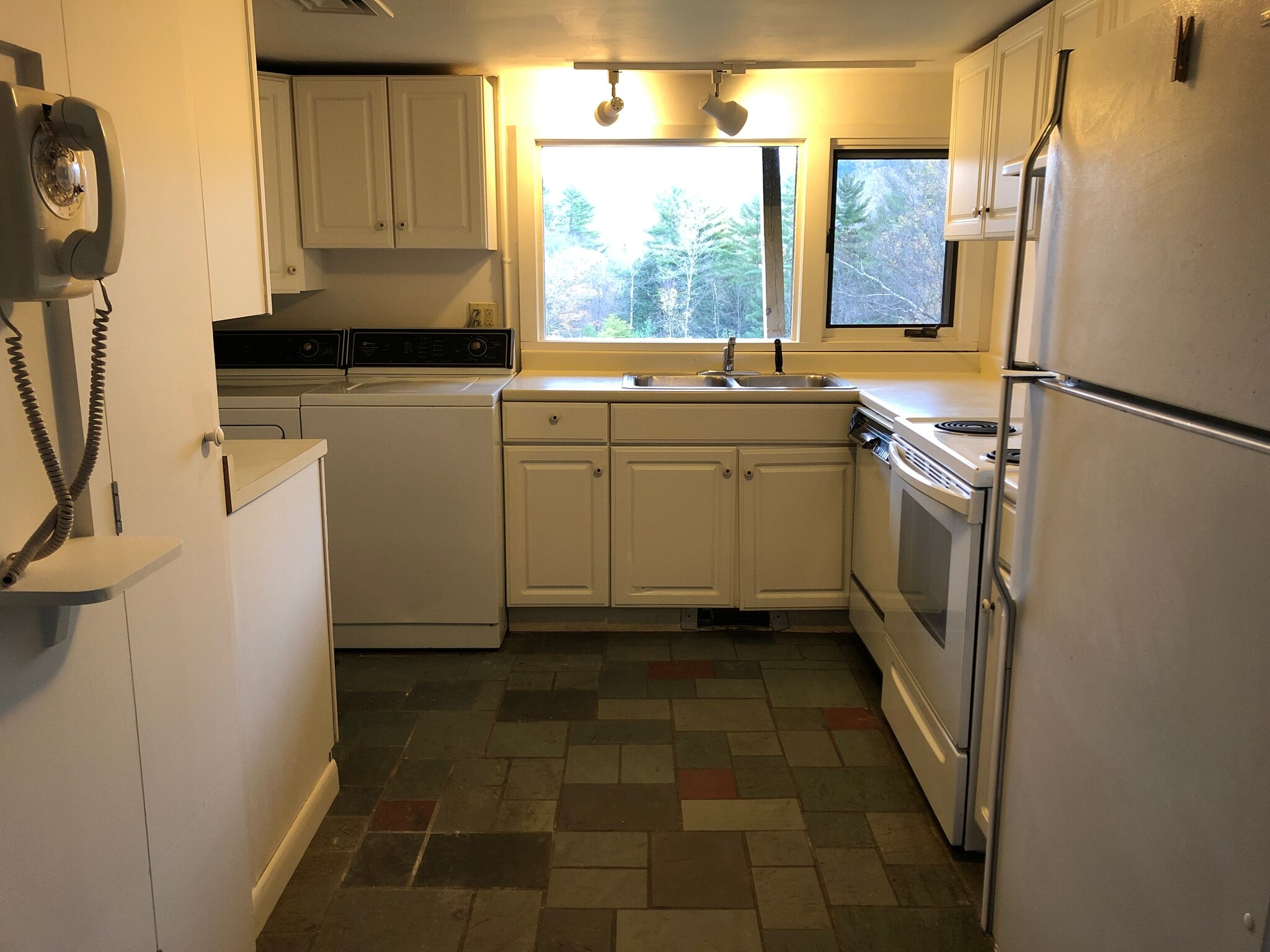 Building Photo - 2908 Lincoln Hill Rd