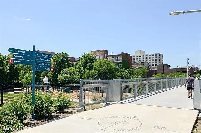 Building Photo - 1560 W Wabansia Ave