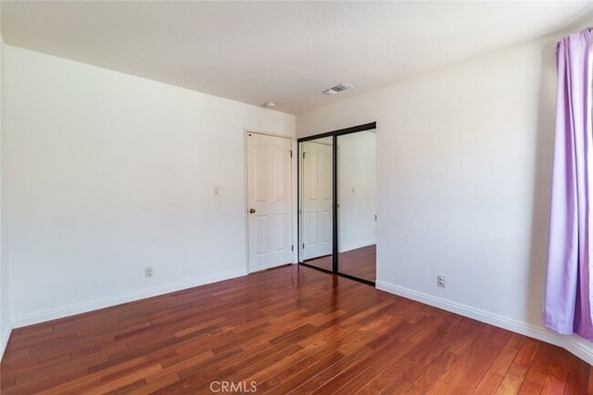 Building Photo - 514 N Isabel St