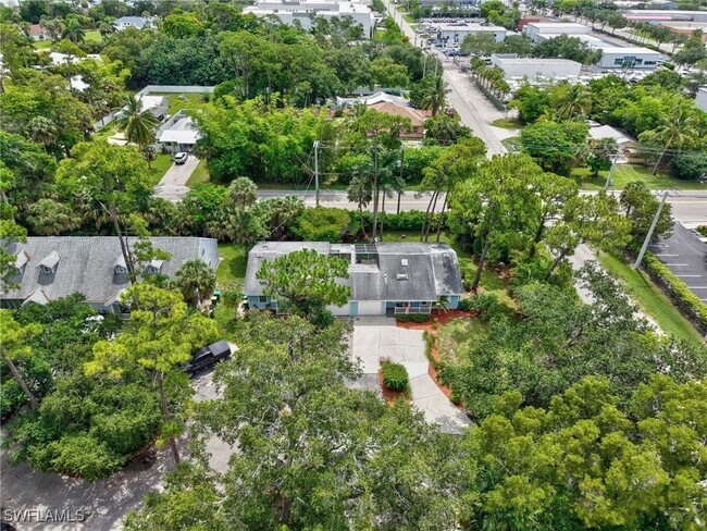 Building Photo - 1492 La Petite Ln