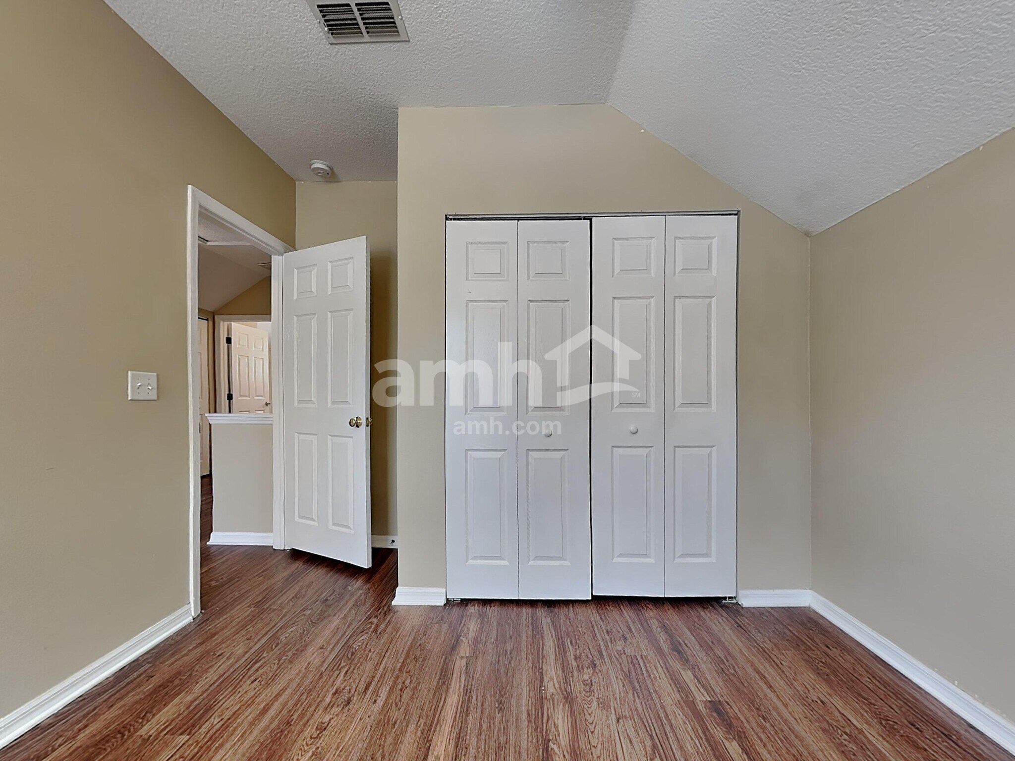 Building Photo - 10332 Summerview Cir