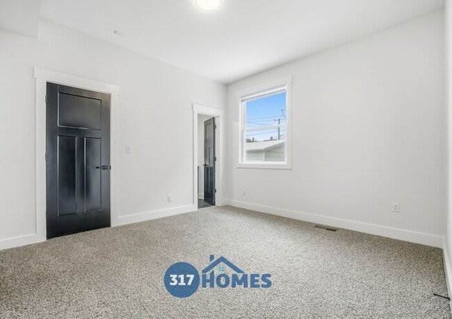 Building Photo - Spacious Four Bedroom Townhome with Main Level Suite in Holy Cross