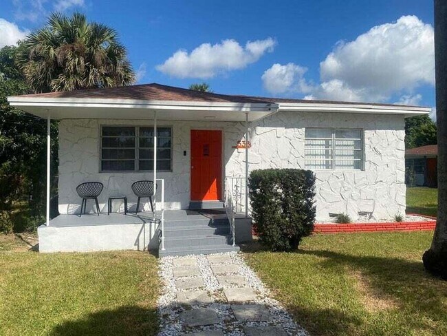 Primary Photo - 538 SW 7th St