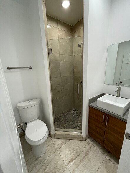 Building Photo - 16220 Schoenborn St