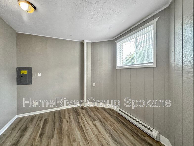Building Photo - 712 S Maple St
