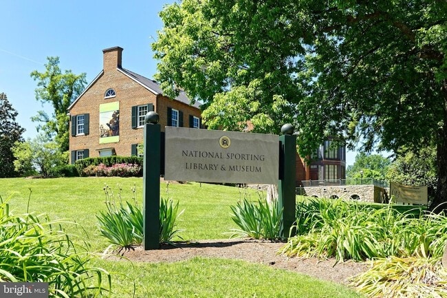 Building Photo - 11 Stonewall Ct