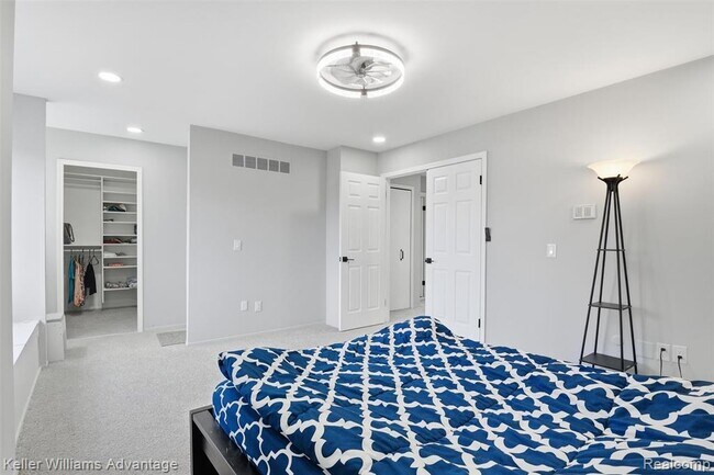 Building Photo - 5271 Wright Way E