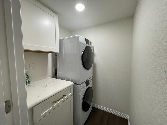 Building Photo - Harmonious Blend of Style, Comfort, and Fu...