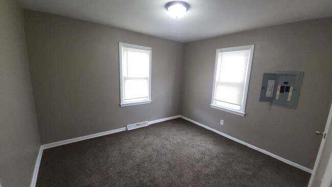 Building Photo - 2-bedroom, newly remodeled home on Flint's...