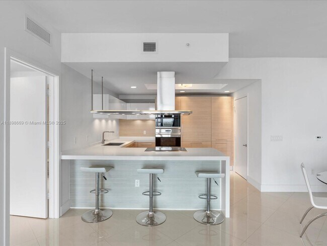 Building Photo - 17301 Biscayne Blvd