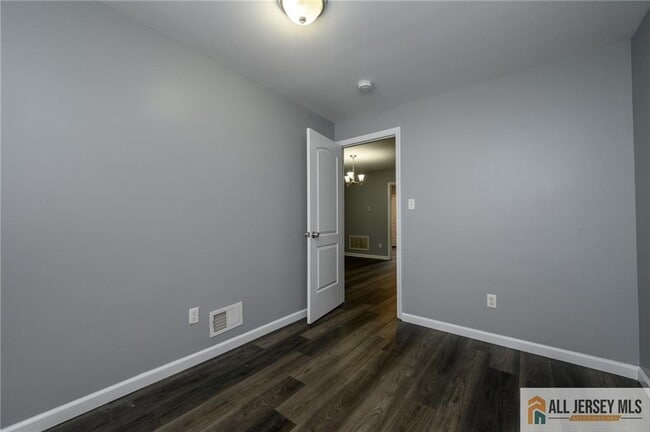 Building Photo - 305 Pershing Ave