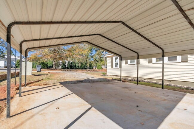 Building Photo - 2 Dunlap St