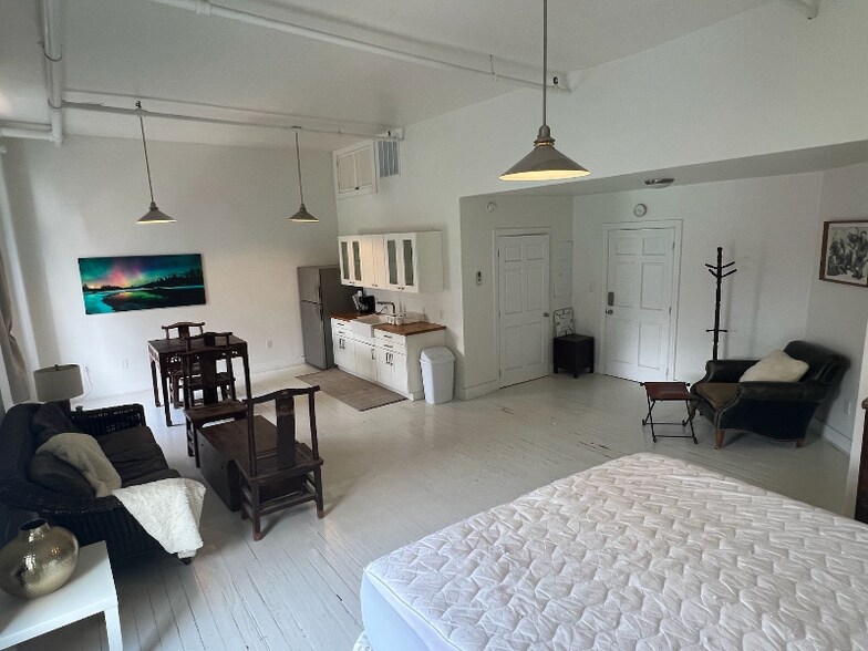 Building Photo - 108 2nd St SW