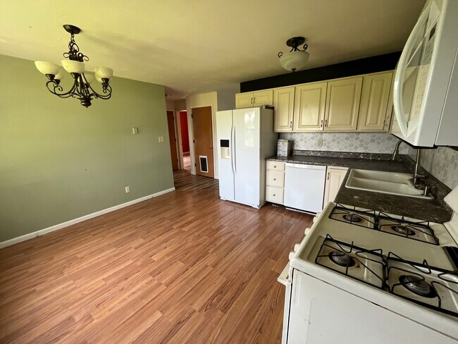 Building Photo - 6701 Bellefield Dr