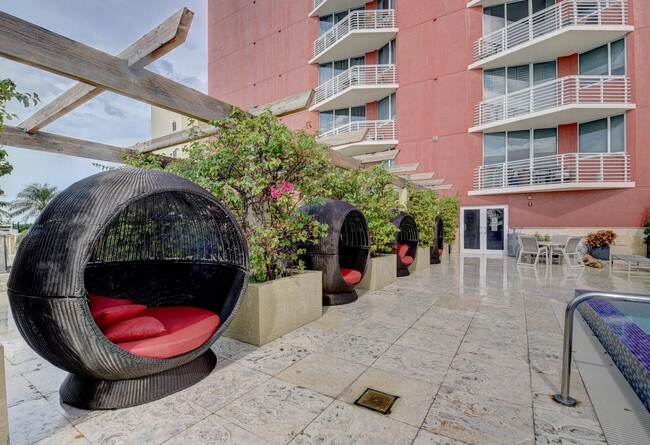 Building Photo - 1551 N Flagler Dr