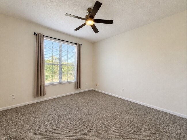 Building Photo - 407 Augusta Cir