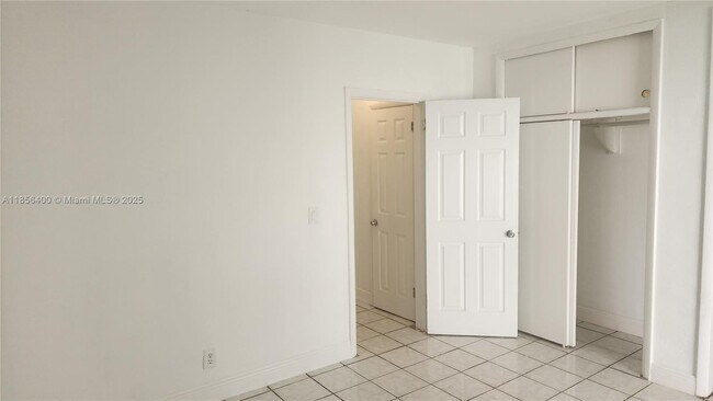Building Photo - 280 SW 11th Ave