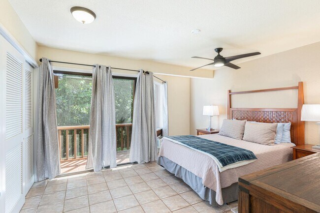 Building Photo - Furnished 2 bedroom, 2 bath, with AC and p...