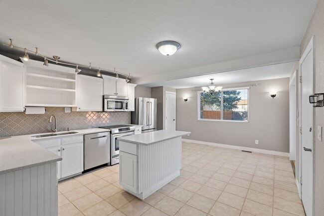 Building Photo - 3 Bed 2 Bath Home with HUGE Yard Available...