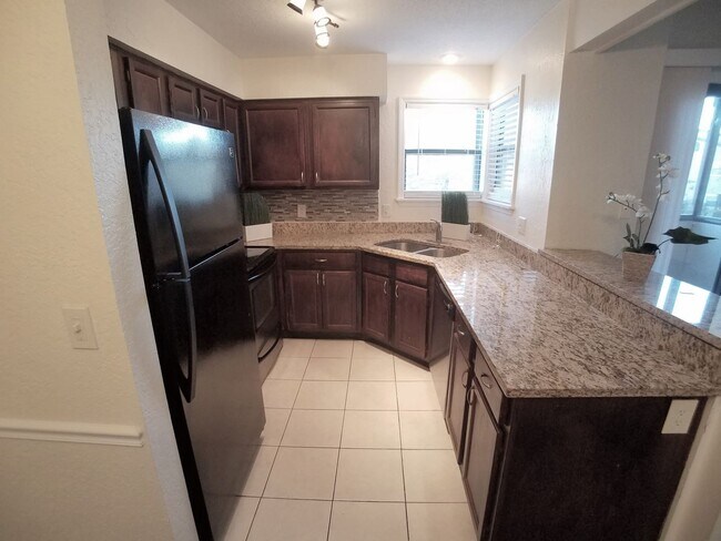 Building Photo - Beautiful 1/1 Remodeled Condo for Rent in ...