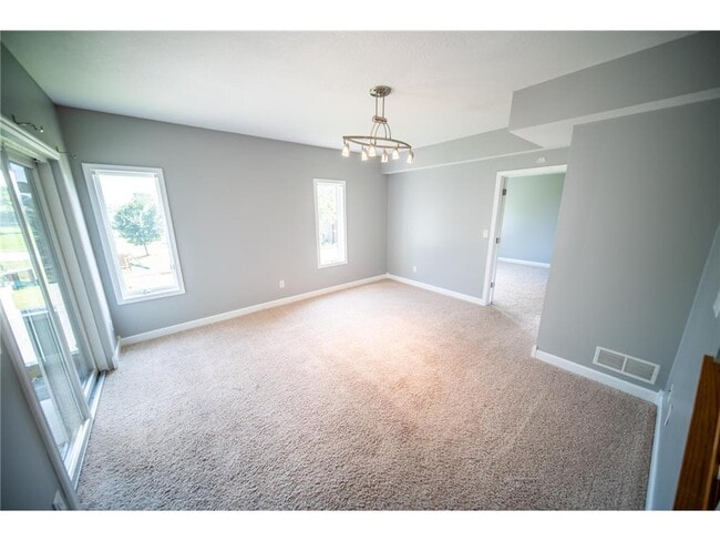 Building Photo - 5182 Southern Ridge Ln SW