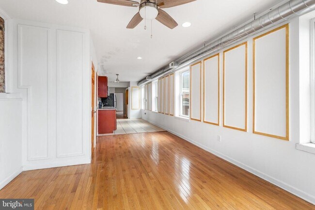 Building Photo - 1704 W Girard Ave