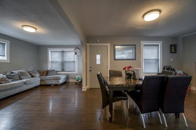 Building Photo - 702 Jackson St