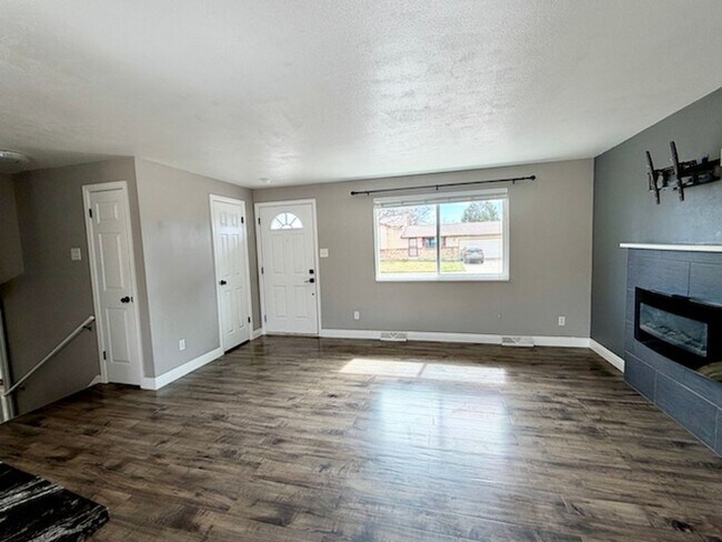 Building Photo - Acres Green Beauty