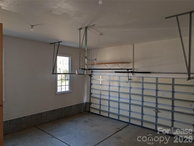 Building Photo - 217 Montibello Dr