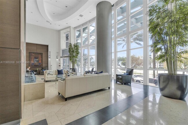 Building Photo - 1155 Brickell Bay Dr