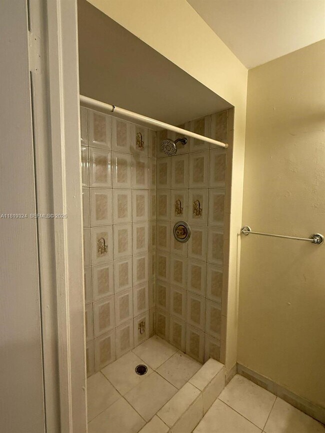 Building Photo - 438 NE 210th Cir Terrace