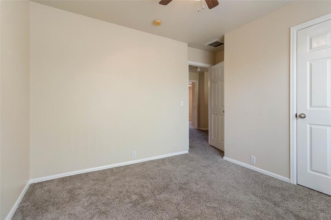 Building Photo - 401 Spruce Dr
