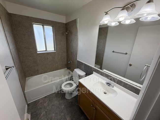 Building Photo - 122-124 12th Avenue - 124