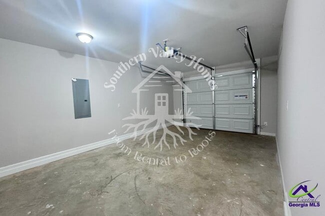 Building Photo - 308 Woodland Dr