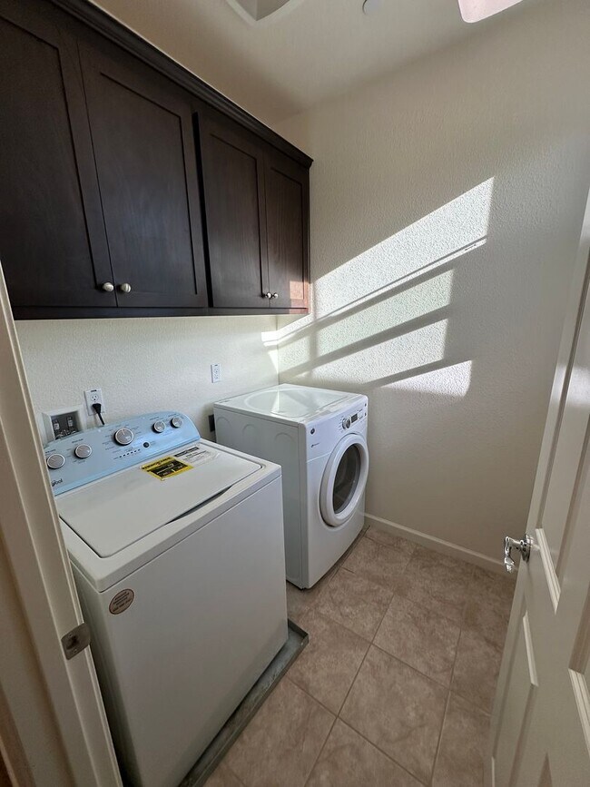 Building Photo - Beautiful 4 Bedroom, 3 Bath Mountain House Home