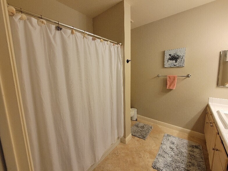 Building Photo - 5250 S Rainbow Blvd