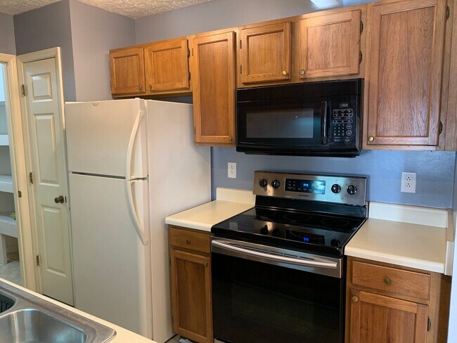 Building Photo - 2 Bedroom 2 Bath Condo