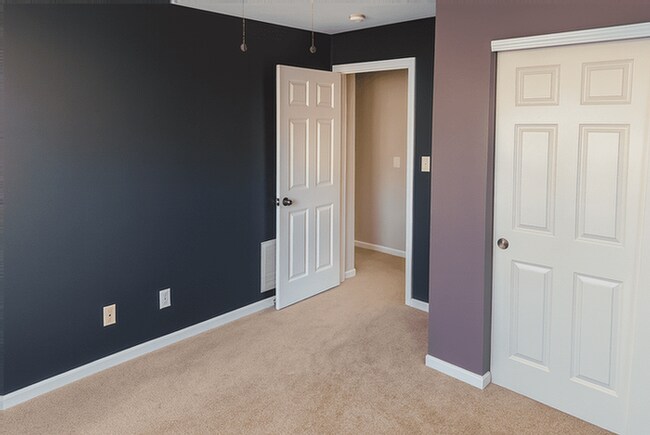 Building Photo - 635 Grove Cir