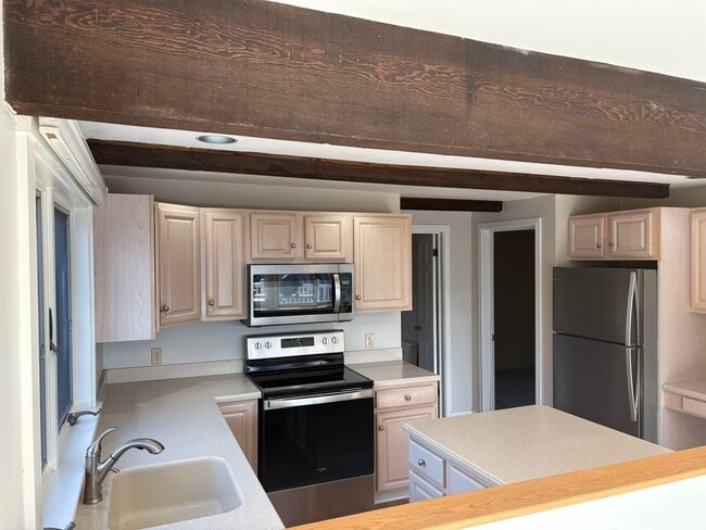 Building Photo - 290 Glen Ledge Rd