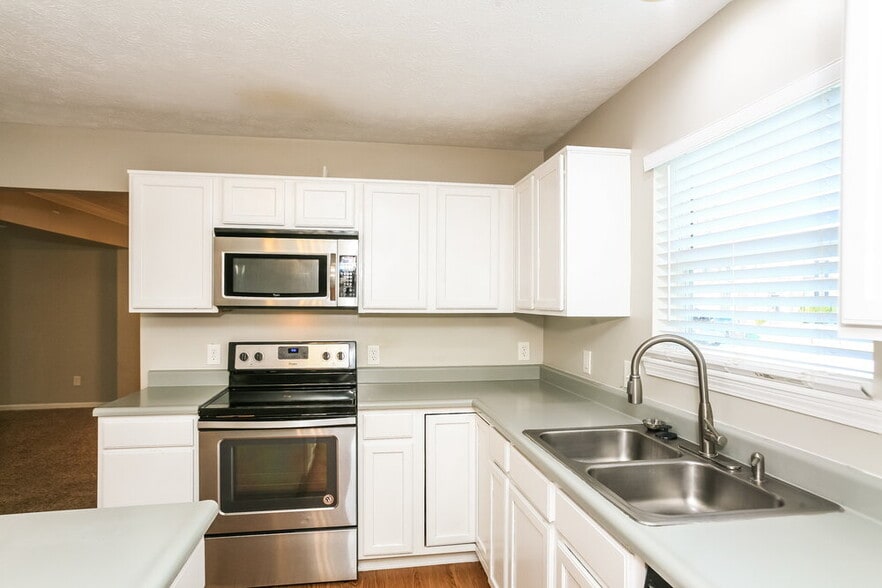 Building Photo - 5928 Keensburg Dr
