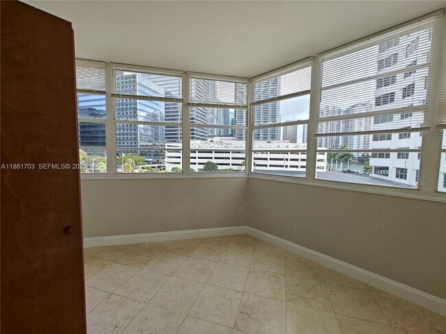 Building Photo - 825 Brickell Bay Dr