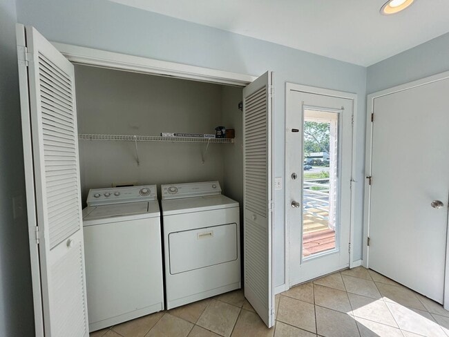 Building Photo - Wrightsville Beach School District** - Ava...