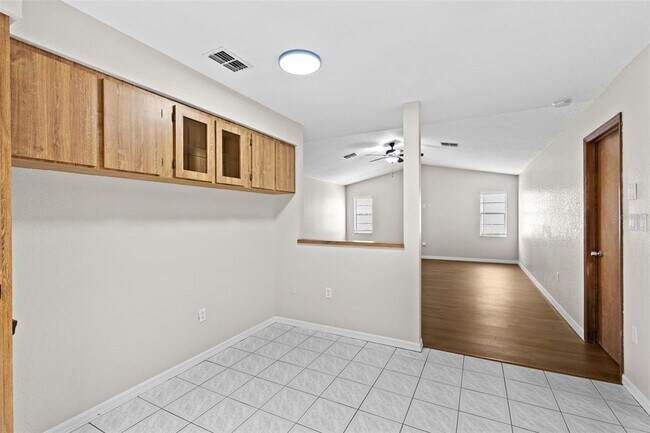Building Photo - 8829 Bermuda Ln