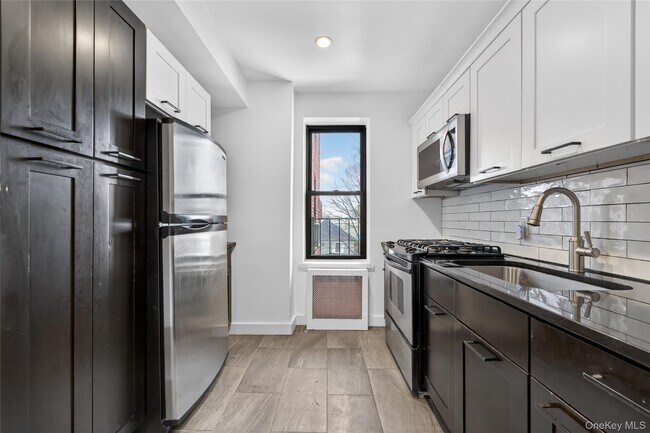 Building Photo - 170-06 Crocheron Ave