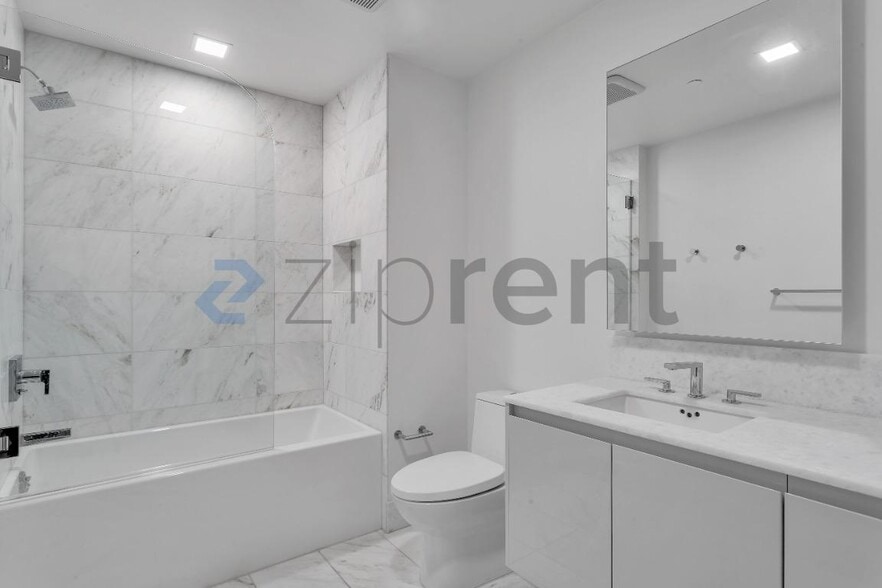Building Photo - Unit 422