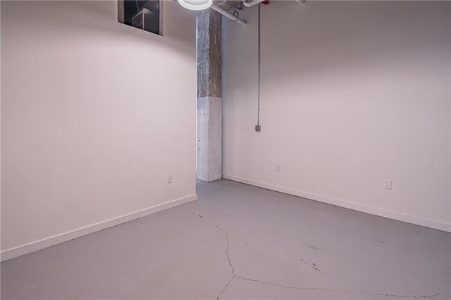 Building Photo - 650 Glen Iris Dr NE