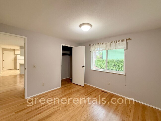 Building Photo - 3BD/1BA West Olympia Rambler