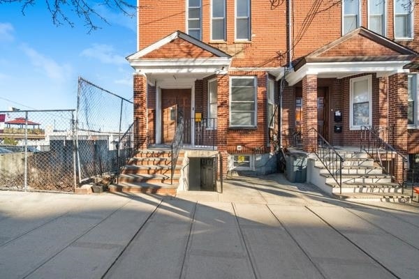 Building Photo - 804 Palisade Ave
